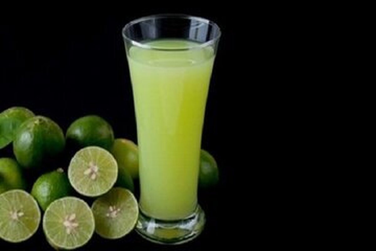 به گفته یک متخصص علوم و صنایع غذایی، آبلیمو به‌خاطر اسیدیته بالا، ذاتا محیط مساعدی برای رشد بسیاری از باکتری‌ها و کپک‌ها نیست. اما برخی میکروارگانیسم‌ها به ویژه مخمر‌ها و قارچ‌ها هستند که می‌توانند در این شرایط سخت هم رشد کنند، به ویژه اگر شرایط نگهداری مناسب نباشد.