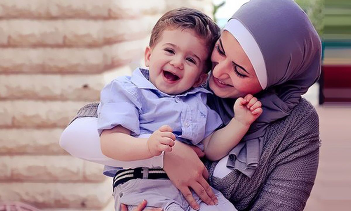 نقش خاله در تربیت دختران بسیار مهم و ویژه است. خاله می‌تواند به عنوان یک حامی، دوست و الگوی نزدیک برای دختران عمل کند و نقش مهمی در شکل‌گیری شخصیت و رشد عاطفی و اجتماعی آنها داشته باشد.