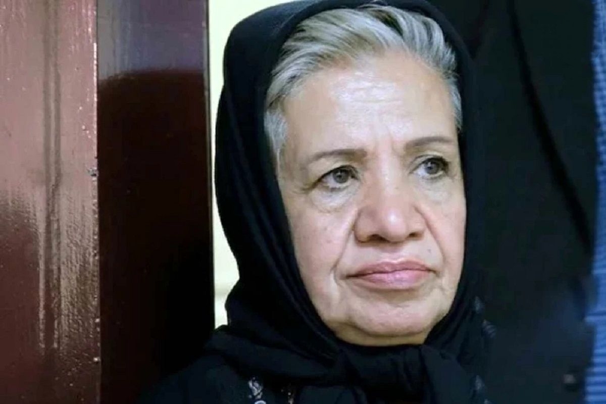 از روز گذشته تصویری از گیتی معینی بازیگر طنز پرداز ایران در شبکه های مجازی به جای کلثوم اکبری زنجیره ای ترین قاتل حرفه ای این روزها در شبکه های خبری دنیا از جمله العربیه در حال دست به دست و انتشار است.
