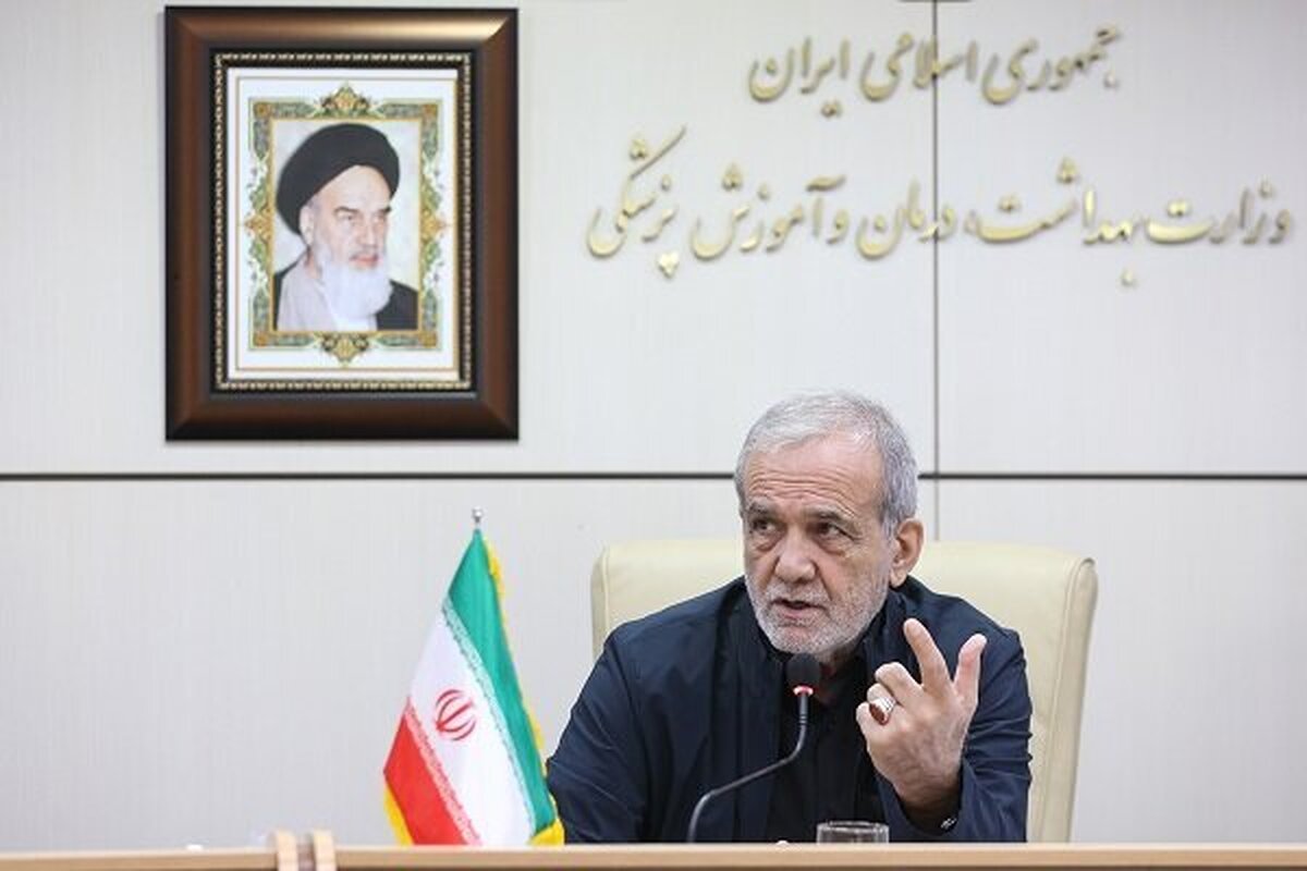 رئیس‌جمهور گفت: این استعداد و توانمندی در پزشکان وجود دارد که از قالب‌های محدود خارج شوند و نجات‌بخش محله، جامعه و منطقه خود باشند.