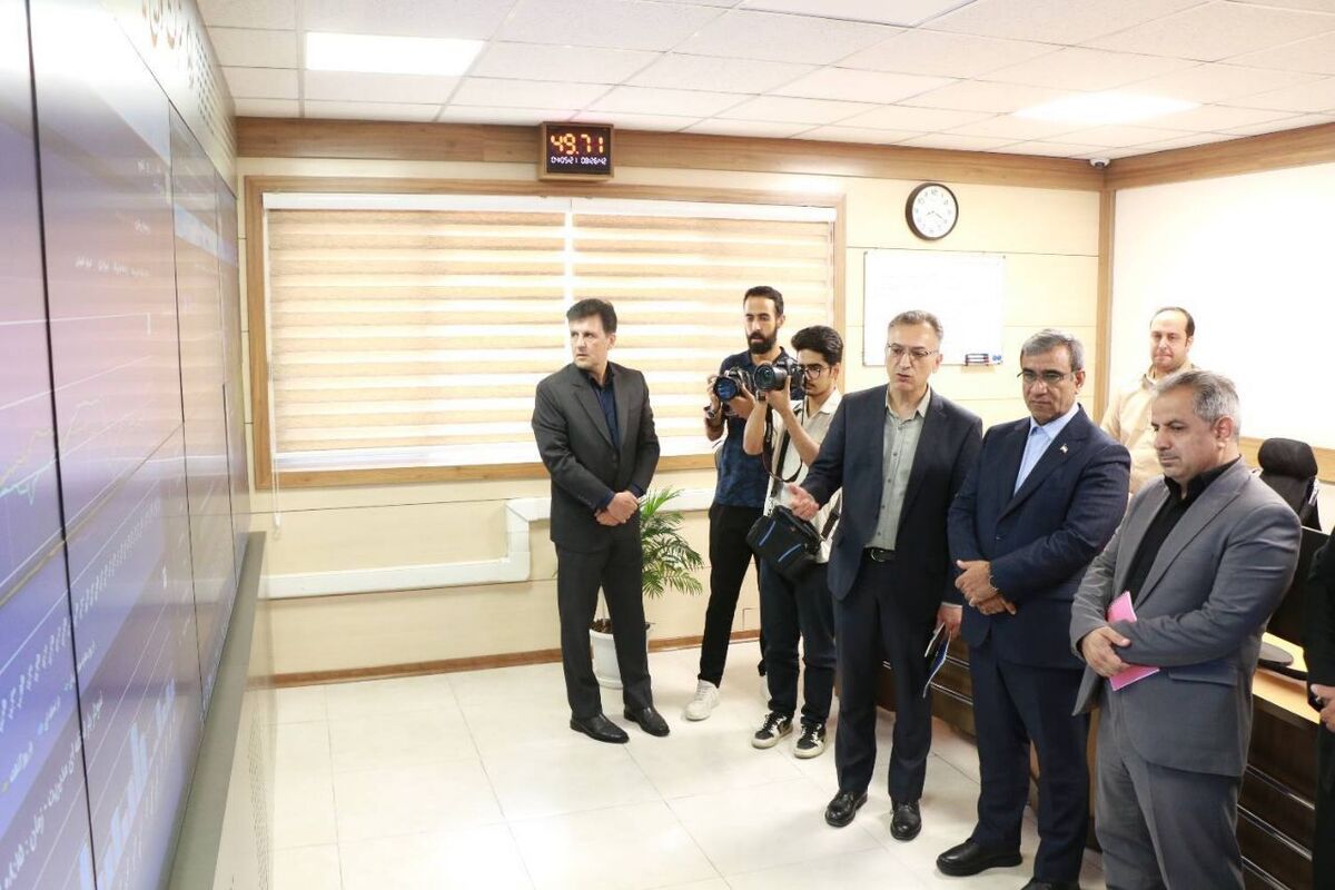 استاندار خراسان رضوی با حضور در مراکز راهبری شبکه و پایش بار شرکت توزیع نیروی برق خراسان رضوی، از نزدیک در جریان آخرین اقدامات این شرکت در زمینه مدیریت بار و تأمین برق مشترکان قرار گرفت.