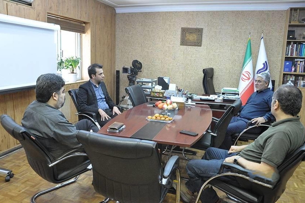 در جلسه مشترک ناصر جاهدنیا مدیر عامل بنیاد پویانمایی و محمد حمیدی مقدم مدیر عامل مرکز گسترش سینمای مستند، تجربی و پویانمایی درباره گسترش همکاری‌های مشترک و حمایت از سینمای انیمیشن تاکید شد.