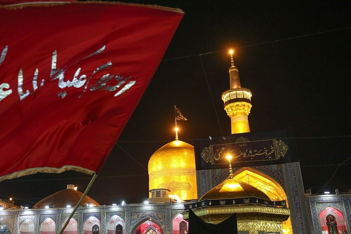 زائران و مجاوران امام رضا(ع) در شام اربعین حسینی در حرم مطهر رضوی حضور پیدا کرده و به عزاداری پرداختند.
