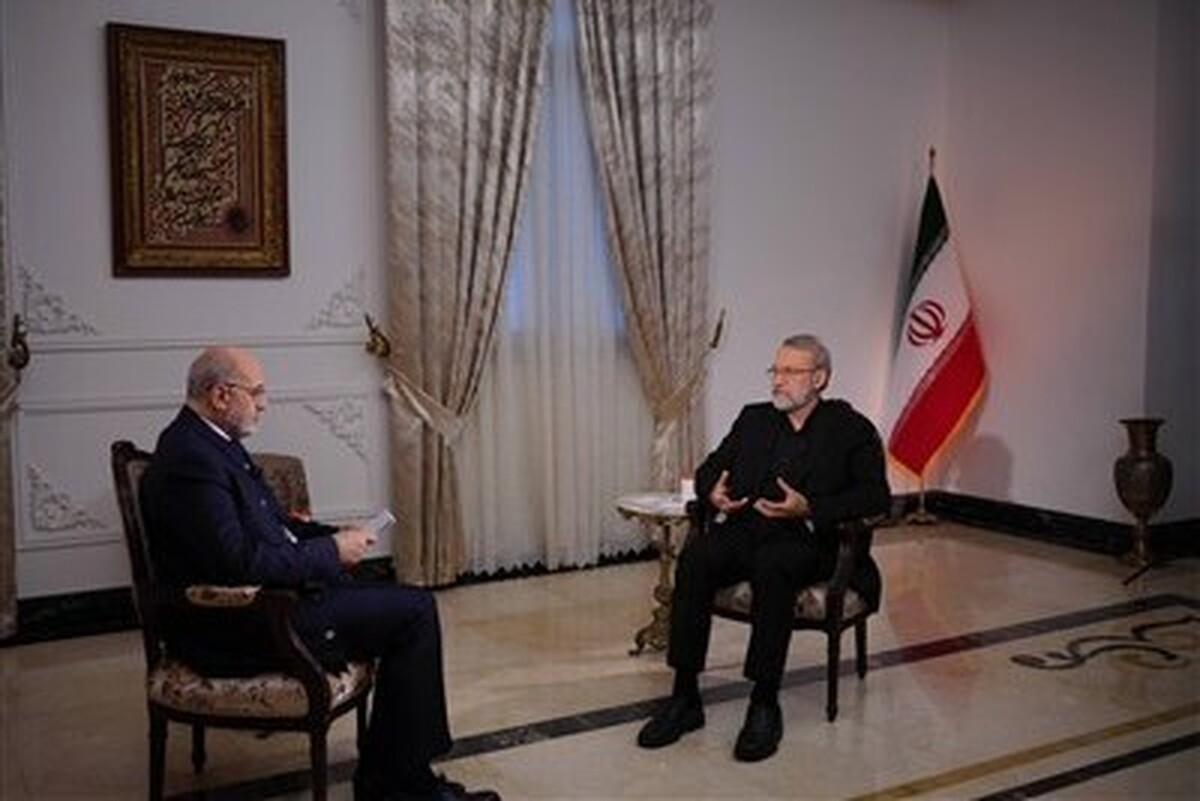 دبیر شورای عالی امنیت ملی جمهوری اسلامی ایران تاکید کرد: آیت‌الله خامنه‌ای، موازنه را در جنگ آمریکا و اسرائیل بر هم زدند، زیرا در روز اول تعداد زیادی از فرماندهان ما را ترور کردند، اما ایشان توانست سریعاً آنها را جایگزین کنند.