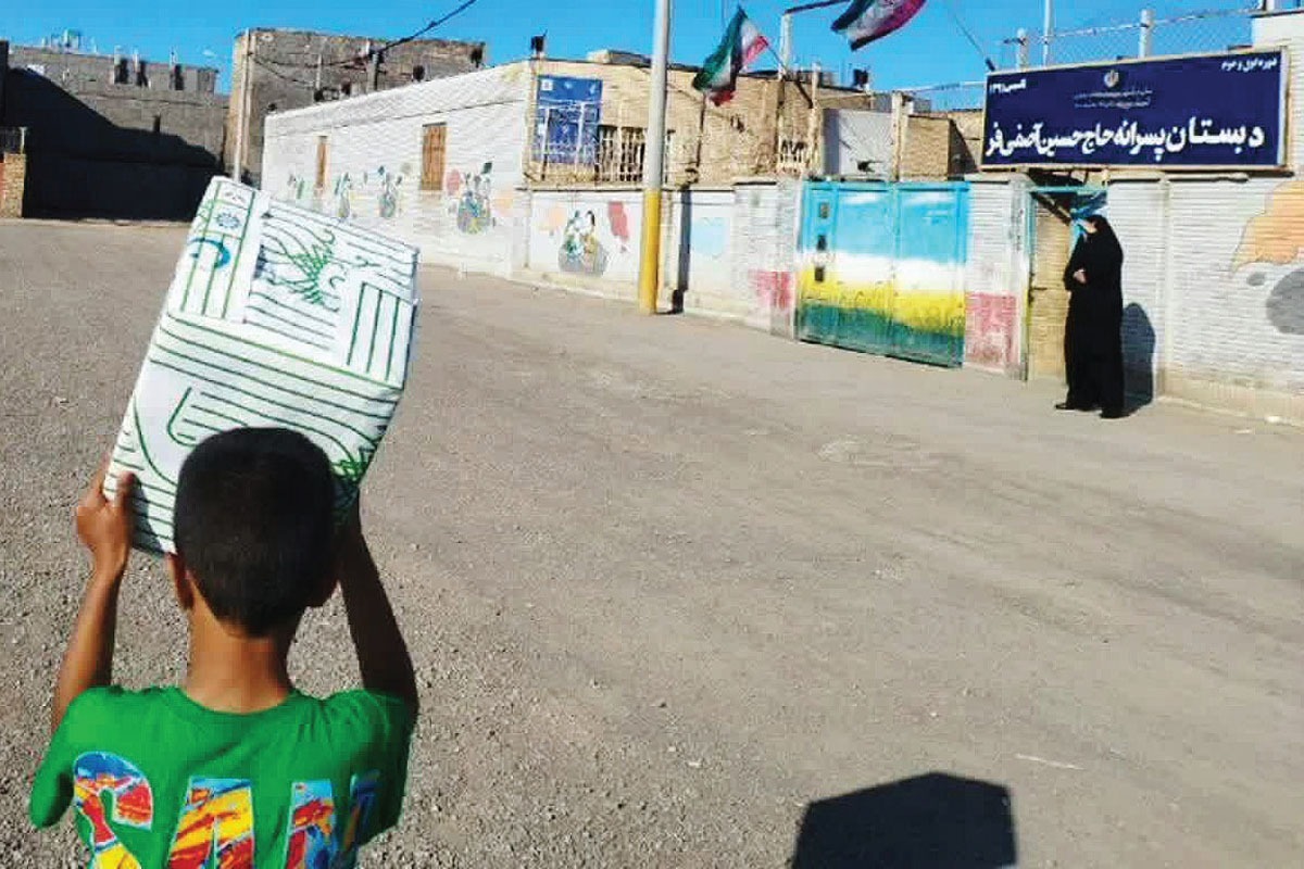 ساکنان شهرک شهید رجایی از بی توجهی مسئولان شهری به گره‌های کور خیابان پورسینا گلایه مندند.