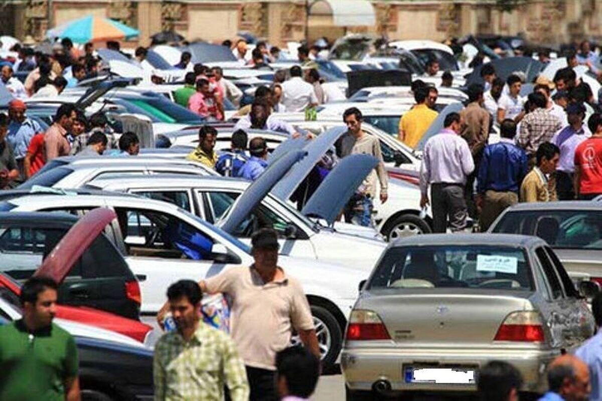 رئیس اتحادیه فروشندگان خودرو تهران درباره تبلیغات فریبنده فروش خودرو هشدار داد و گفت: بار‌ها اعلام کرده‌ایم تا زمانی که خودرو را ندیده‌اید، اقدام به خرید نکنید. برخی نمایندگی‌های صوری با وعده تحویل ۳۰ روزه فقط پول می‌گیرند و خبری از خودرو نیست.