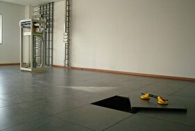 کف کاذب مناسب فضا‌های پرتردد؛ چگونه بهترین سرمایه‌گذاری را انجام دهیم؟