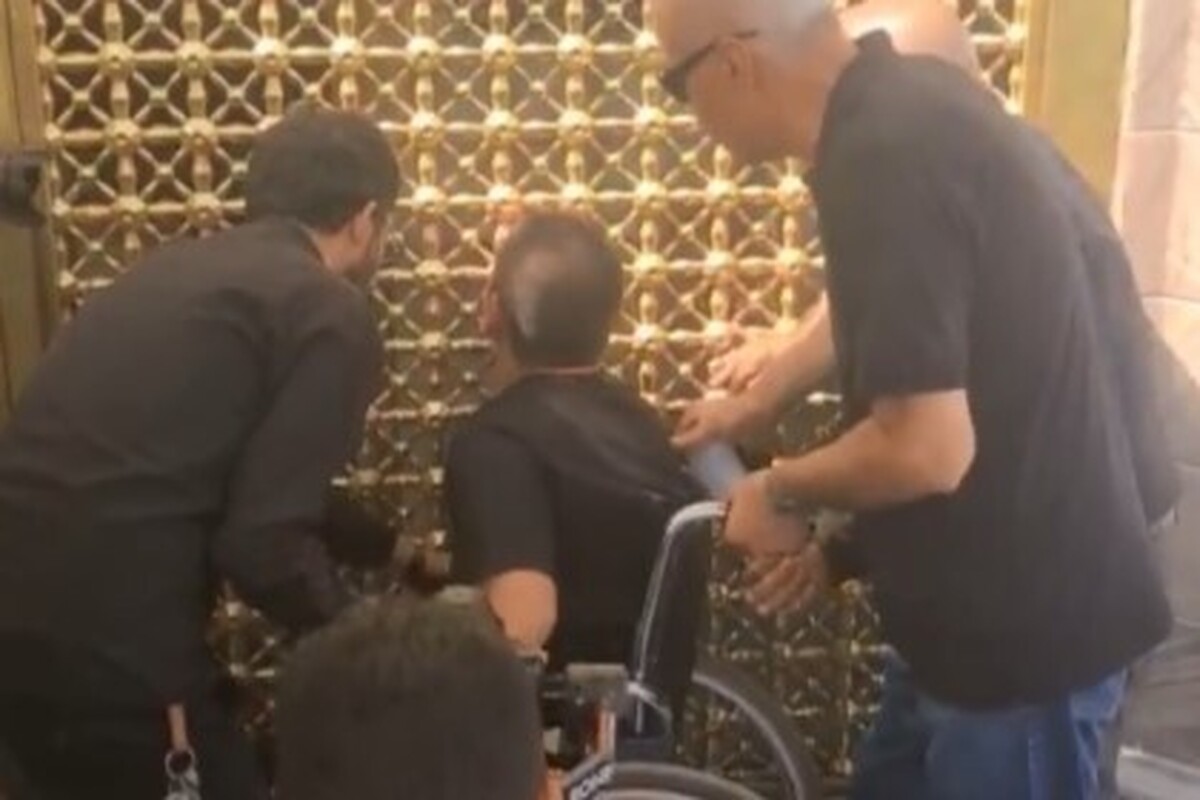 معلولان آسایشگاه شهید فیاض‌بخش با حضور در حرم مطهر امام رضا(ع) به زیارت و عزاداری پرداختند.