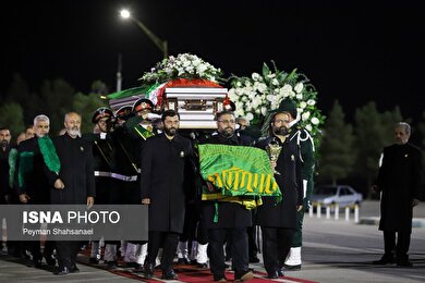 عکس‌هایی از ورود پیکر استاد محمود فرشچیان به کشور