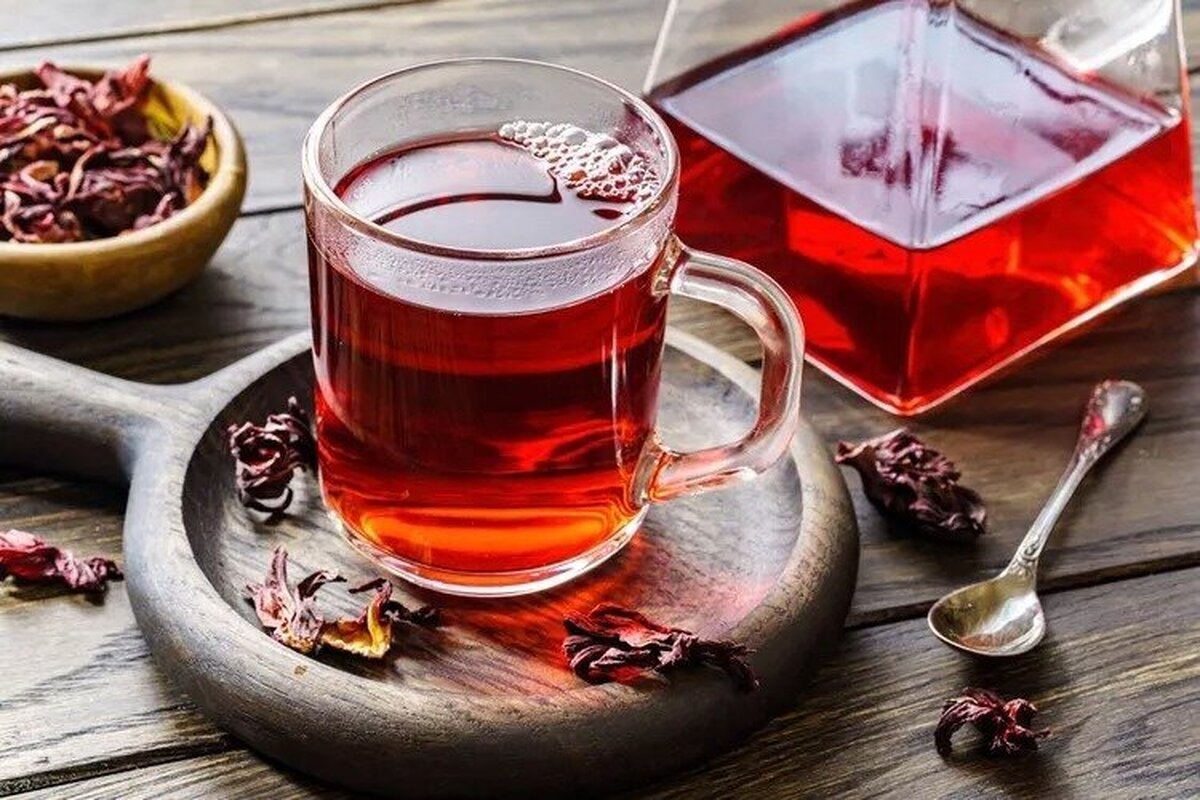 چرا چای جایگزین مناسبی برای آب نیست؟