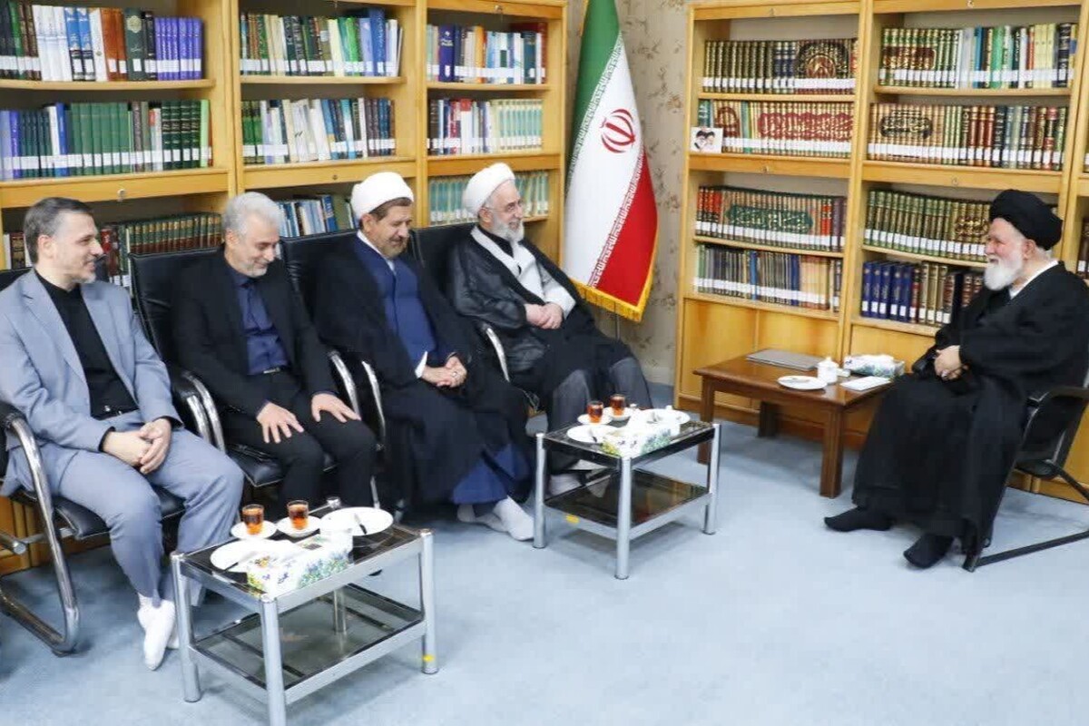 نماینده ولی‌فقیه در خراسان رضوی با اشاره به گسترش پدیده بی‌حجابی، گفت: مقابله با این آسیب تنها وظیفه دستگاه قضایی نیست، بلکه همه نهاد‌های فرهنگی، اجرایی و حتی مردم باید در صیانت از ارزش‌های اسلامی مسئولیت‌پذیر باشند