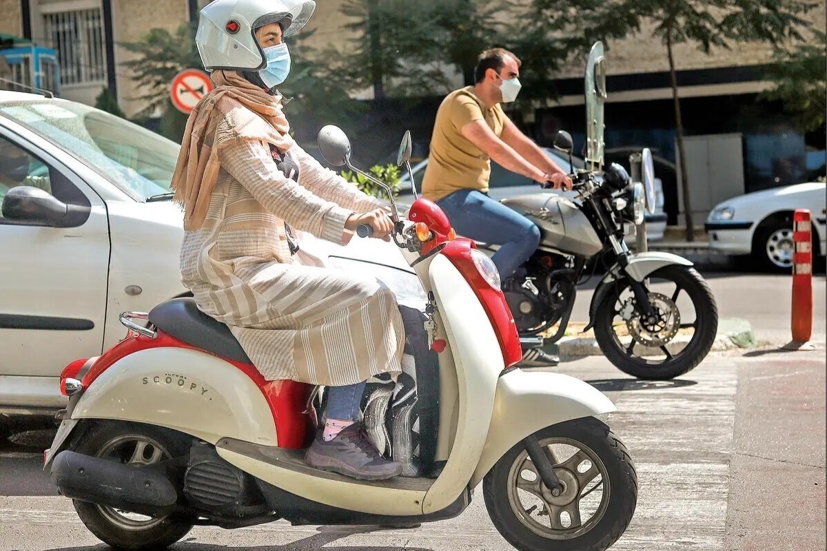 رئیس پلیس راهور فراجا در خصوص موتورسواری بانوان گفت: منتظر ابلاغ مصوبه مربوطه از سوی دولت هستیم. پلیس مجری و تابع قانون است.