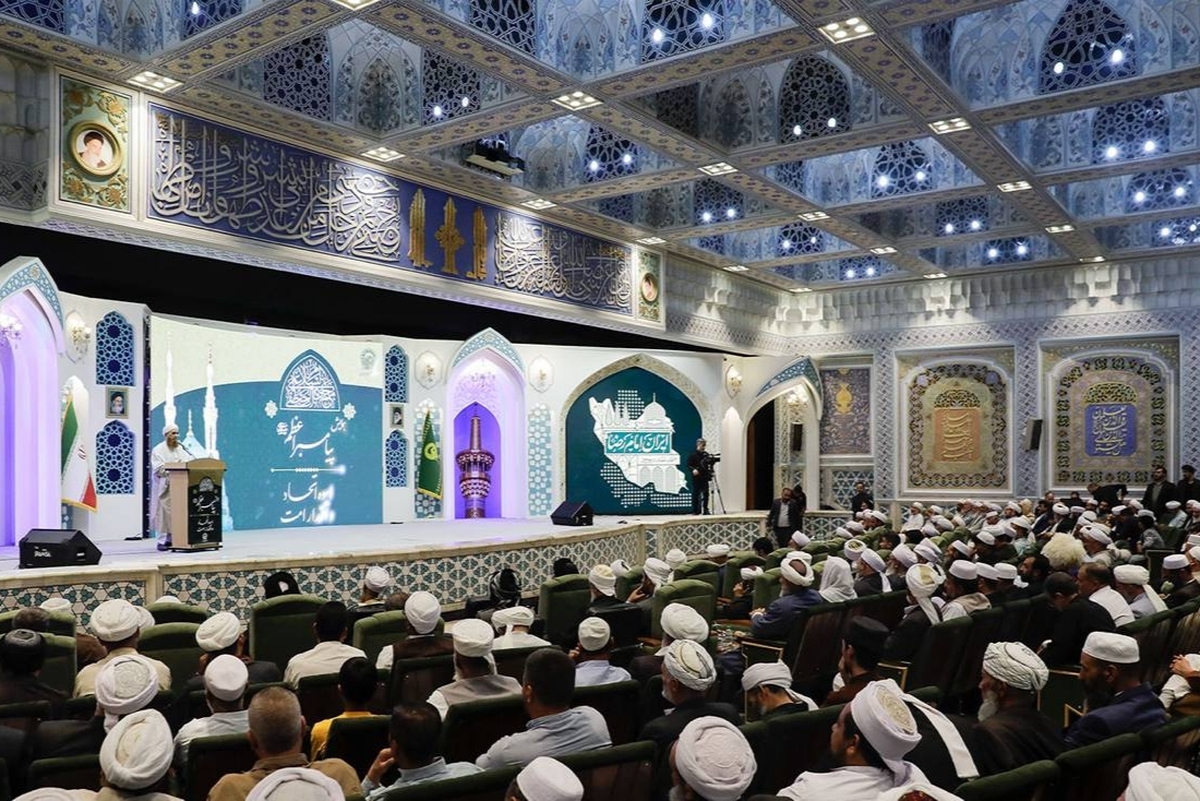 به همت سازمان علمی و فرهنگی آستان قدس رضوی، همایش «پیامبر اعظم (ص)، اسوه اتحاد و اقتدار امت»، با حضور جمعی از علمای اهل سنت سراسر کشور در تالار قدس حرم مطهر رضوی برگزار شد.