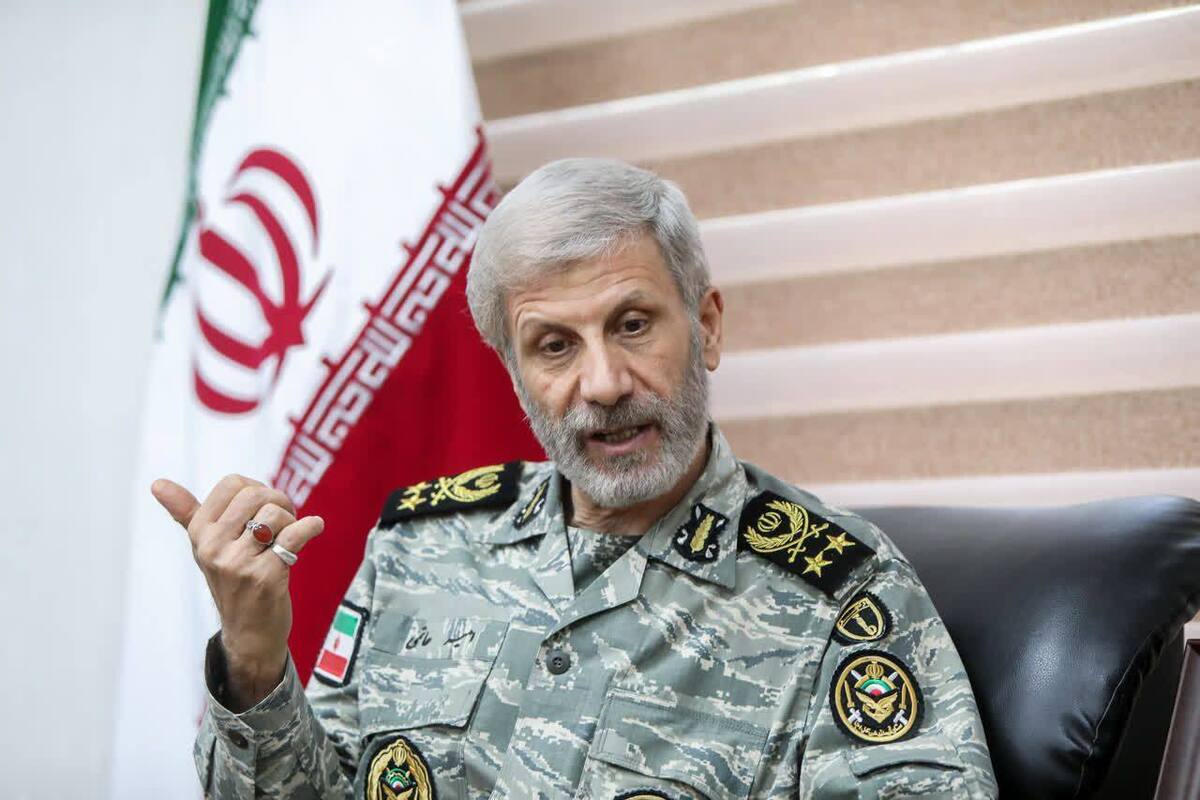 سرلشکر حاتمی: فرزندان ارتش به هر متجاوز پاسخی پشیمان‌کننده‌تر می‌دهند
