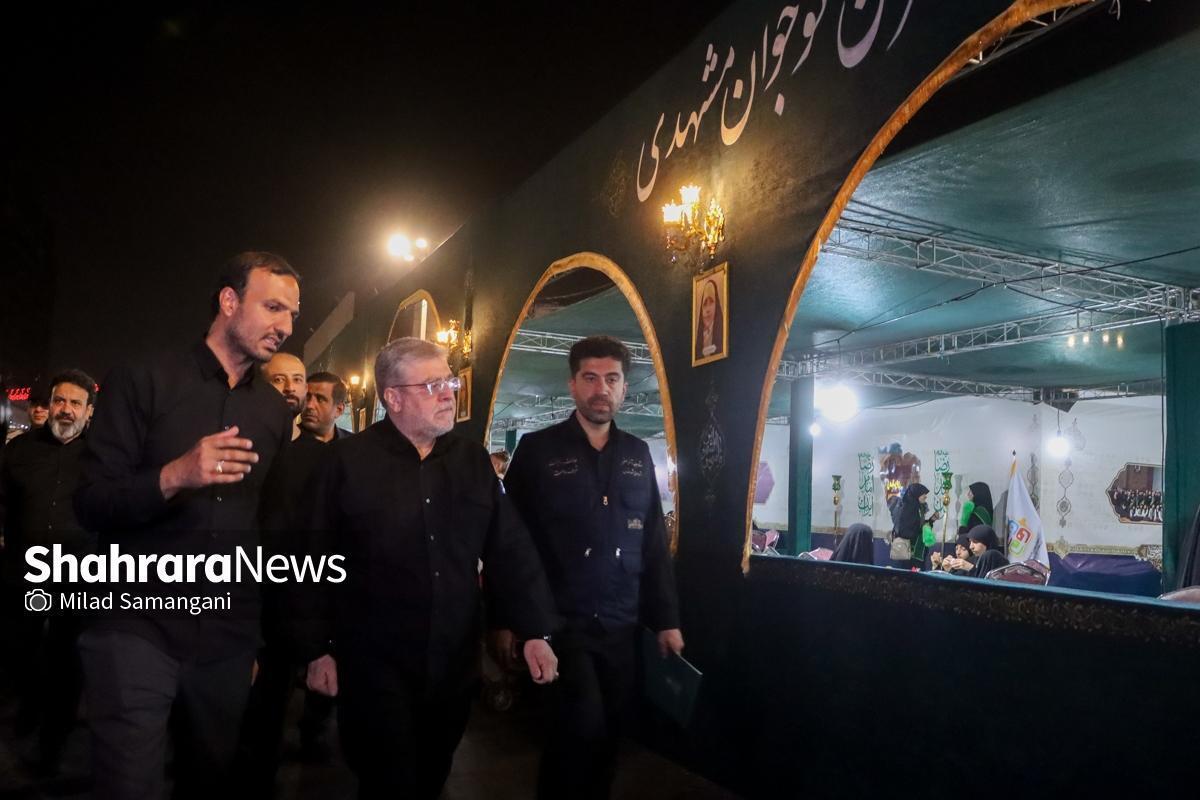 محمدرضا قلندر شریف شهردار مشهد در حاشیه بازدید از نحوه خدمت‌رسانی به زائران در مسیر ورودی ملک‌آباد_مشهد، بر  تکریم و ایمنی و سلامت زائران تاکید کرد.