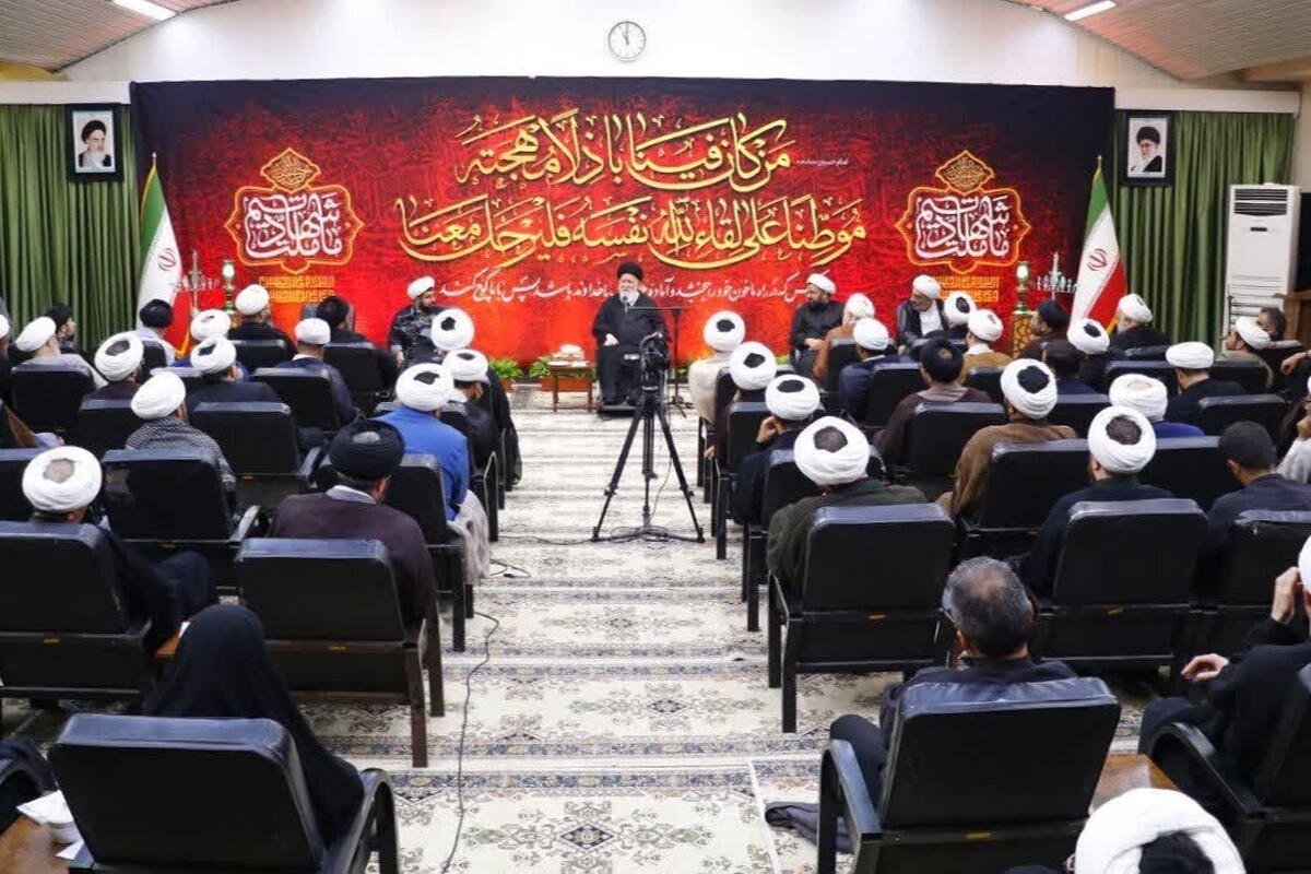 نماینده ولی فقیه در خراسان رضوی با بیان اینکه مهمترین محور خدمت به امام زمان (عج)، تبلیغ است، گفت: یکی از موقعیت‌هایی که تبلیغ می‌تواند خیلی اثرگذار باشد، سفر‌های زیارتی مانند زیارت کربلا و مکه است، زیرا با افراد ارتباط چهره به چهره دارید.