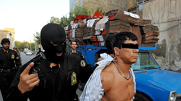 دستگیری شرور غرب تهران توسط پلیس اطلاعات دستگیری شرور غرب تهران توسط پلیس اطلاعات