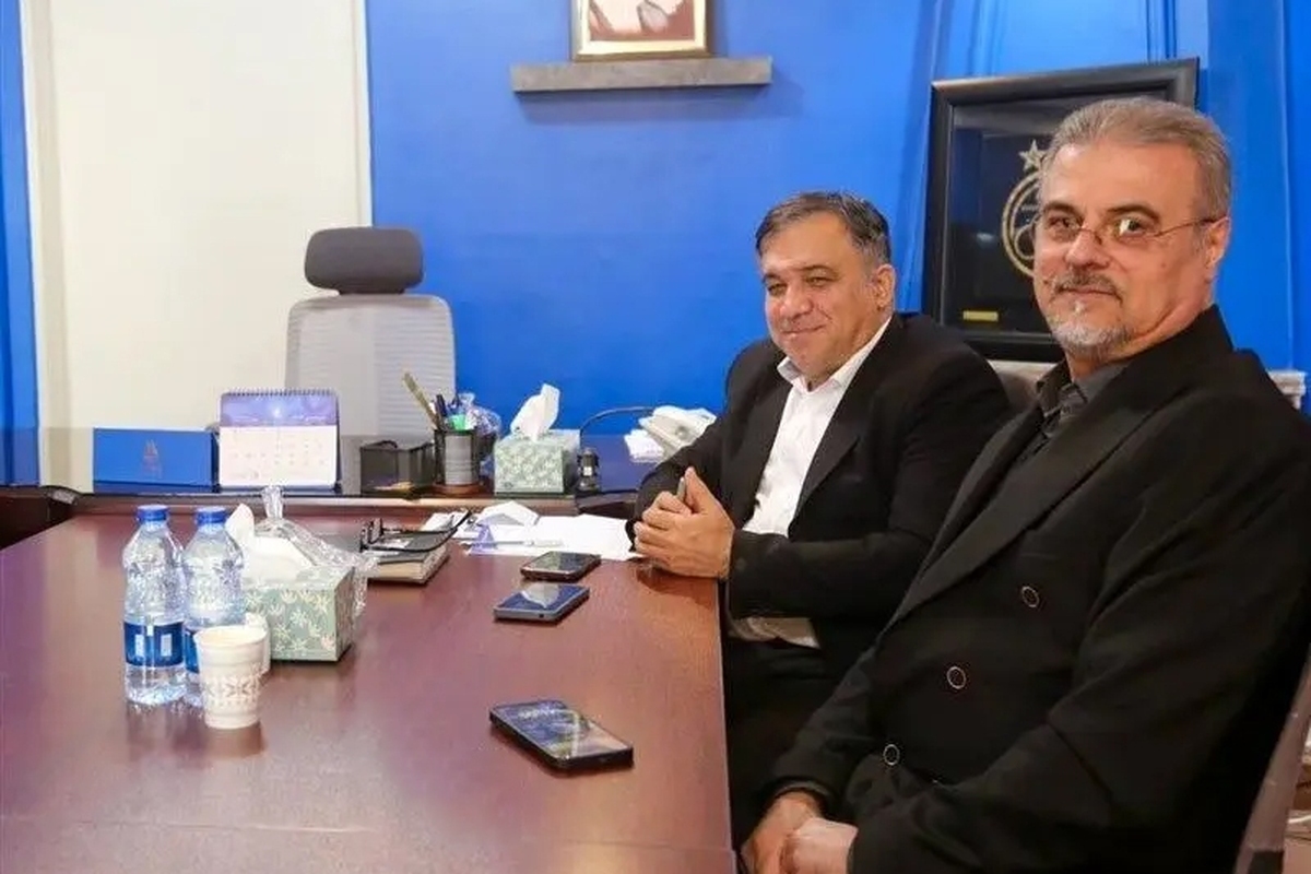 رئیس هیئت‌مدیره باشگاه استقلال از نارضایتی هلدینگ خلیج فارس از عملکرد مدیران این باشگاه خبر داد و مدعی شد ترکیب جدیدی از استقلال تا پایان هفته رونمایی می‌شود.