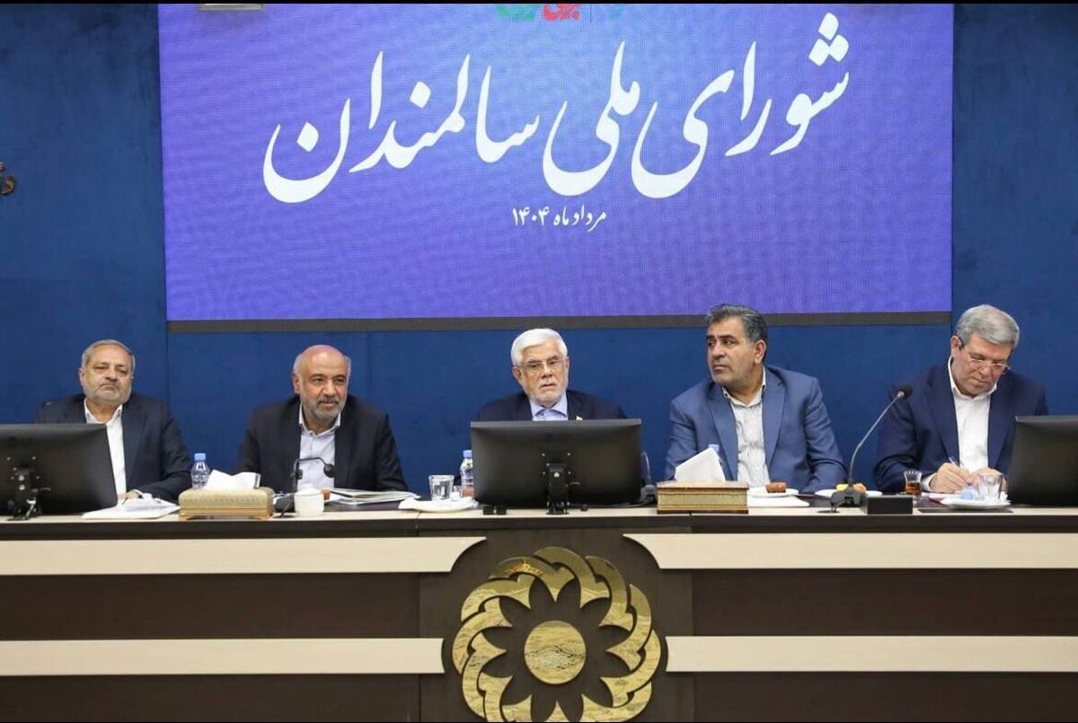 معاون اول رئیس‌جمهور با تأکید بر اینکه موضع دولت چهاردهم توسعه مردم محور است، گفت: در شعار اعلام می‌کنیم مردم صاحب انقلاب هستند، اما باید در عمل دو طرف وظایف خود را انجام دهند و مردم نیز به دولت پیشنهاد و راهکار دهند.