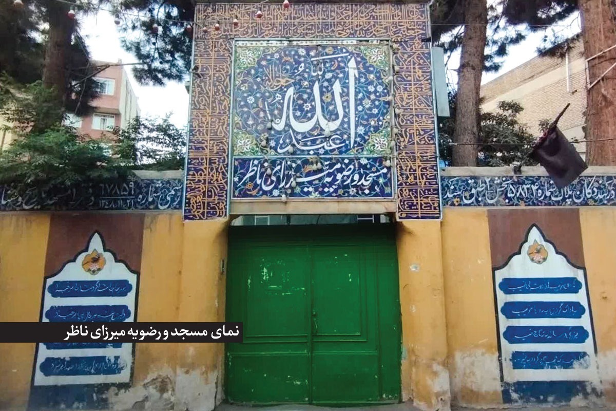 کوچه «دانشگاه ۵» برخلاف بسیاری از کوچه‌های قدیمی مشهد، پس از انقلاب به دلیل رونق مجالس امام‌حسین (ع) رشد جمعیت داشته است.