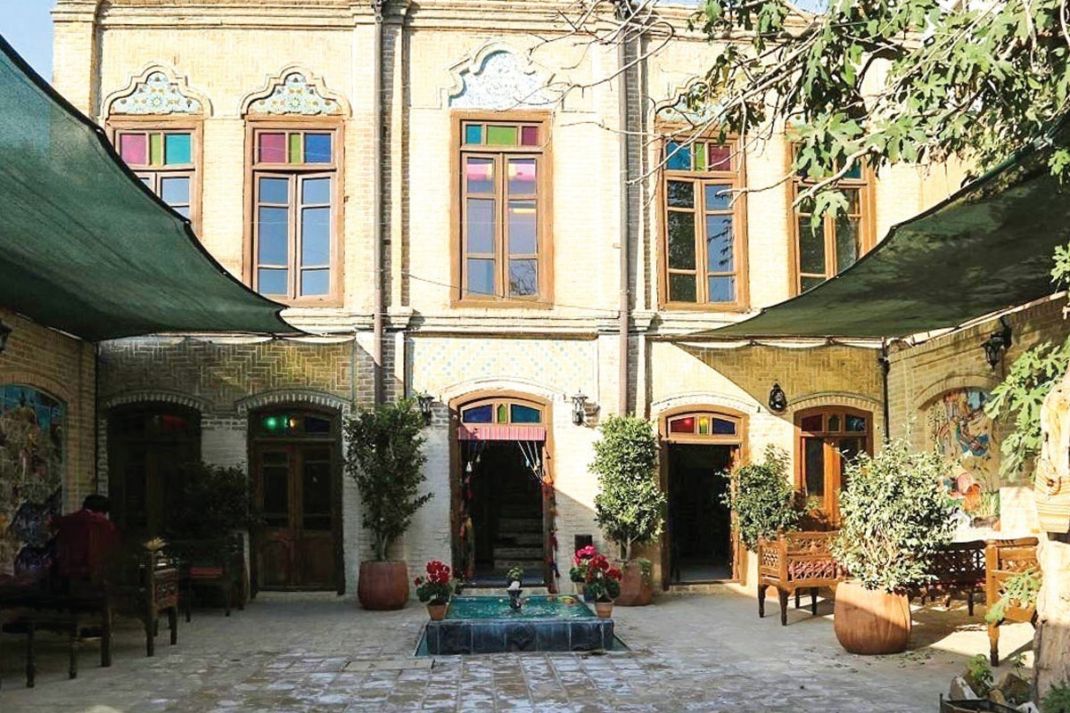 سند مالکیت ۳۶ خانه‎ تاریخی شاخص استان فارس صادر شد (۸ مرداد ۱۴۰۴)