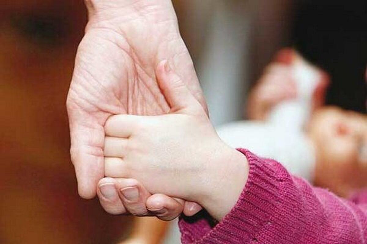 درباره واگذاری کودکان به بانوان تنها| شرط قانونی برای زنان مجرد متقاضی فرزندپذیری چیست؟