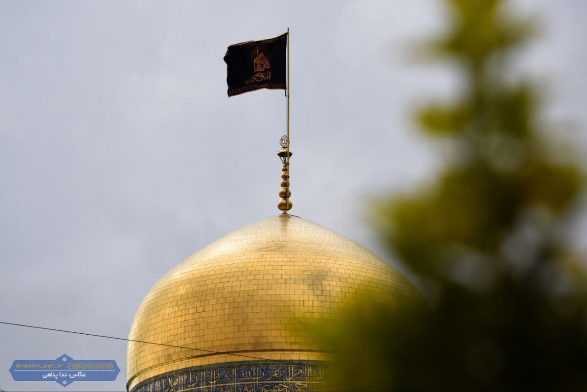 مشهد الرضا (ع) در سالروز شهادت حضرت رقیه (س)، دختر اباعبدالله‌الحسین (ع)، سیاه پوش است.