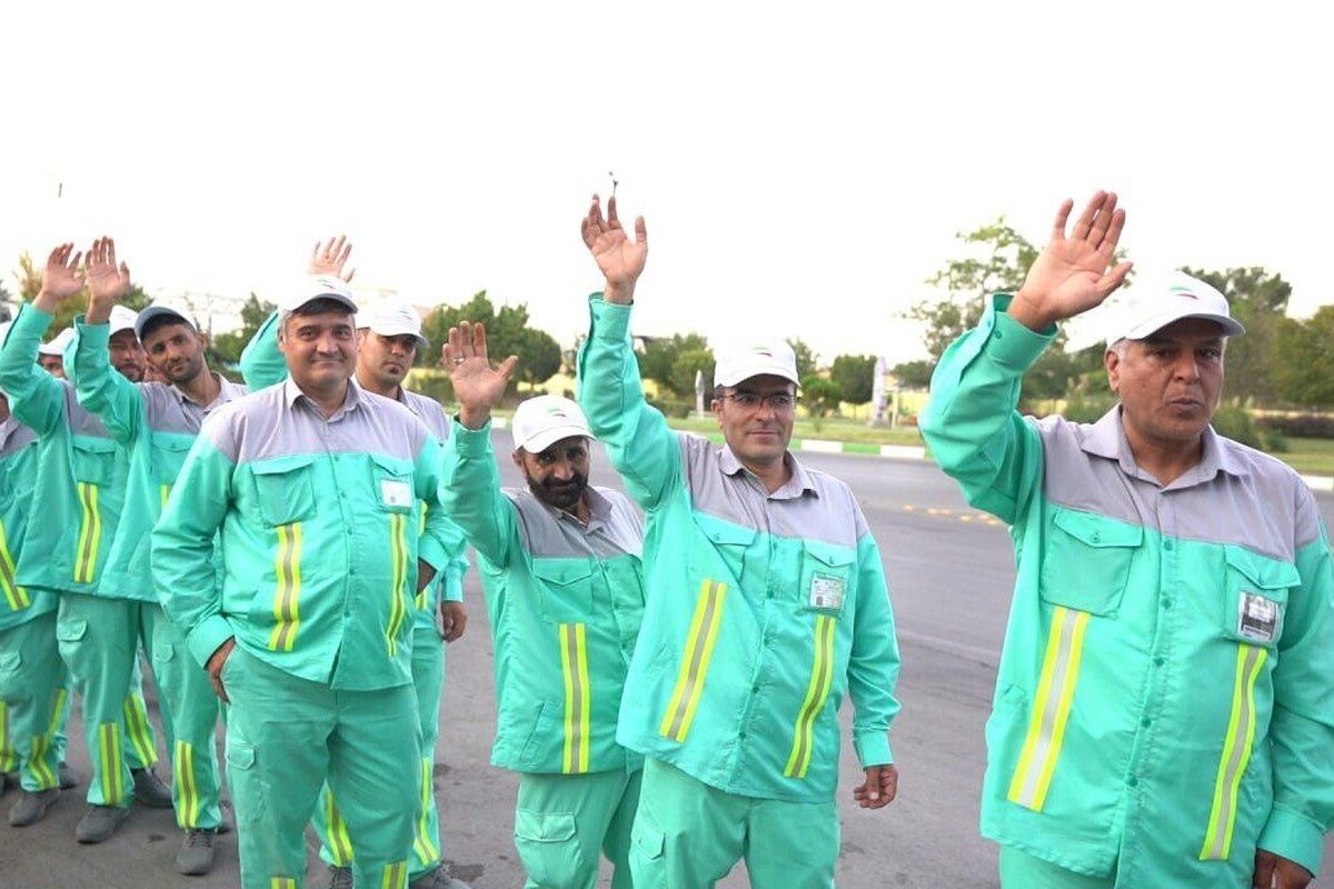 کاروان خدام الحسین(ع) شهرداری مشهد با شعار «مشهد برای حسین(ع)» عازم نجف اشرف شد.