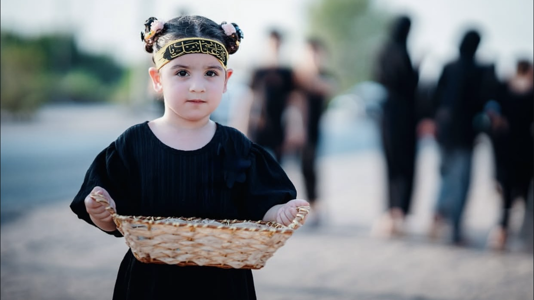 کودکان عراقی، میزبانان کوچک زائران اربعین در مسیر پیادهروی + فیلم و عکس کودکان عراقی، میزبانان کوچک زائران اربعین در مسیر پیادهروی + فیلم و عکس