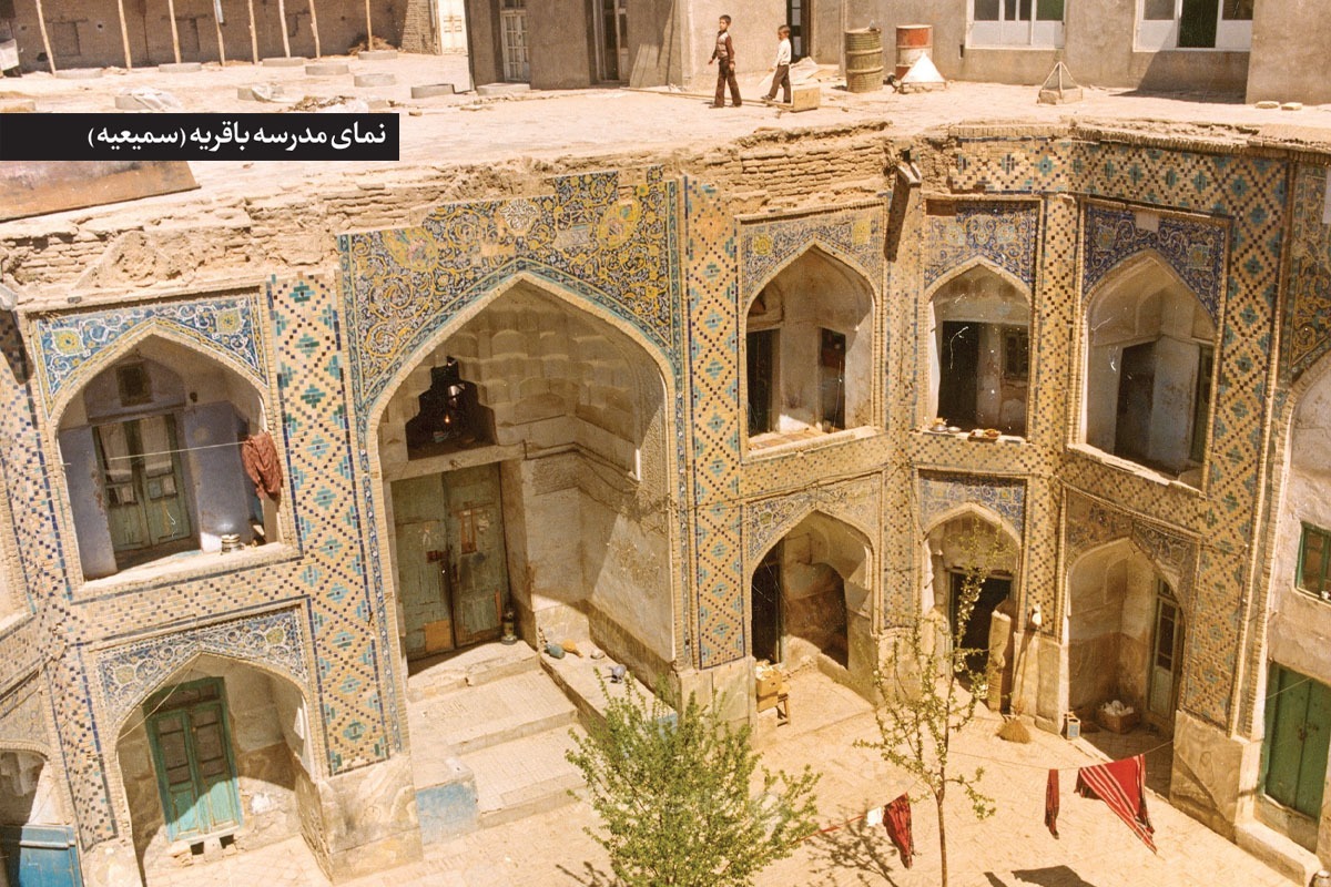 مدرسه‌های تاریخی «بهزادیه» و «باقریه» سال ۱۳۵۴ در دوران استانداری عبدالعظیم ولیان و در طرح توسعه اطراف حرم مطهر امام رضا علیه‌السلام تخریب شدند.