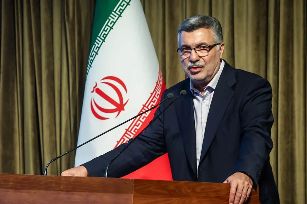 وزیر بهداشت گفت: نزدیک به ۴۵ هزار دانشجوی ایرانی در خارج از کشور تحصیل می‌کنند، اما ظرفیت کافی برای پذیرش این افراد در دانشگاه‌های داخل کشور وجود ندارد.