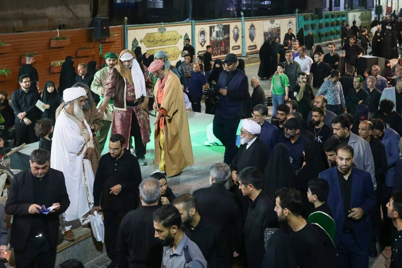 بازدید تولیت آستان قدس رضوی از مواکب خدمت‌رسان اطراف حرم امام رضا(ع)