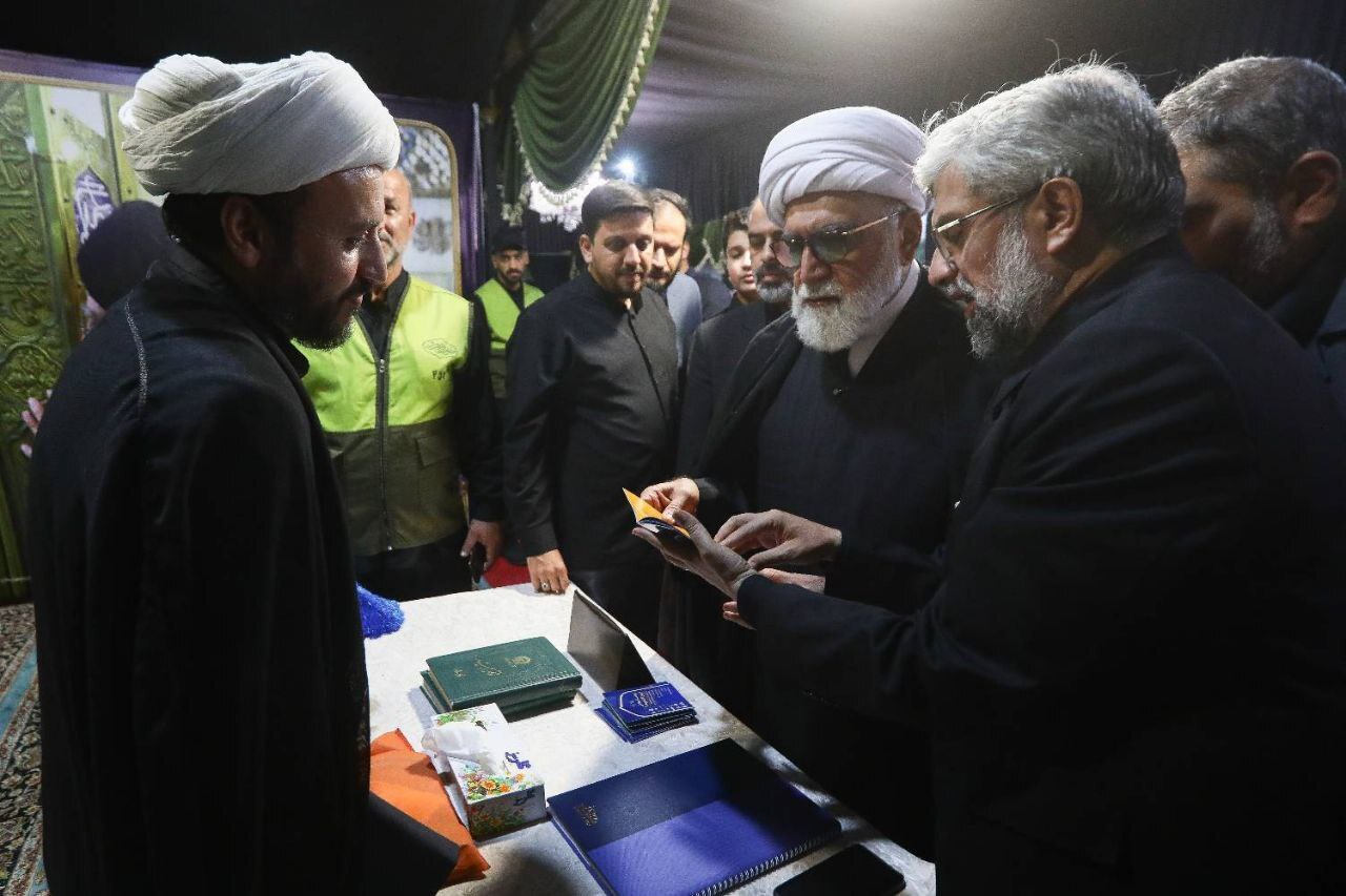 بازدید تولیت آستان قدس رضوی از مواکب خدمت‌رسان اطراف حرم امام رضا(ع)