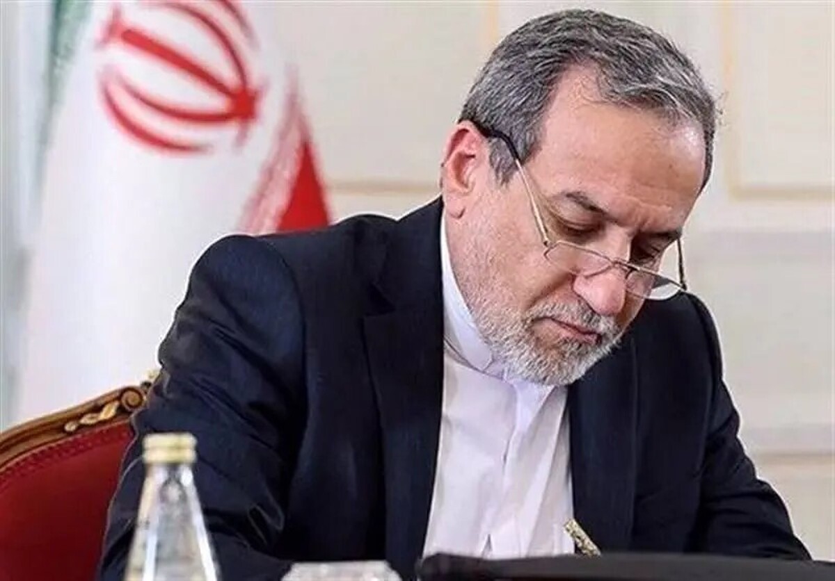 وزیر امور خارجه در پیامی ضمن گرامیداشت روز پزشک و تبریک این روز بزرگ به جامعه شریف پزشکی کشور، خاطرنشان کرد: پزشکان و کادر درمانی این مرز و بوم، علیرغم همه مشقت‌ها و تنگناها از جمله تحریم‌های ضدانسانی همواره آماده‌اند تا با جانفشانی بی‌وقفه، چه در میدان‌های جنگ و چه در روزهای دشوار بحران و بیماری به عهد خود وفادار مانده و پناه مردم باشند.