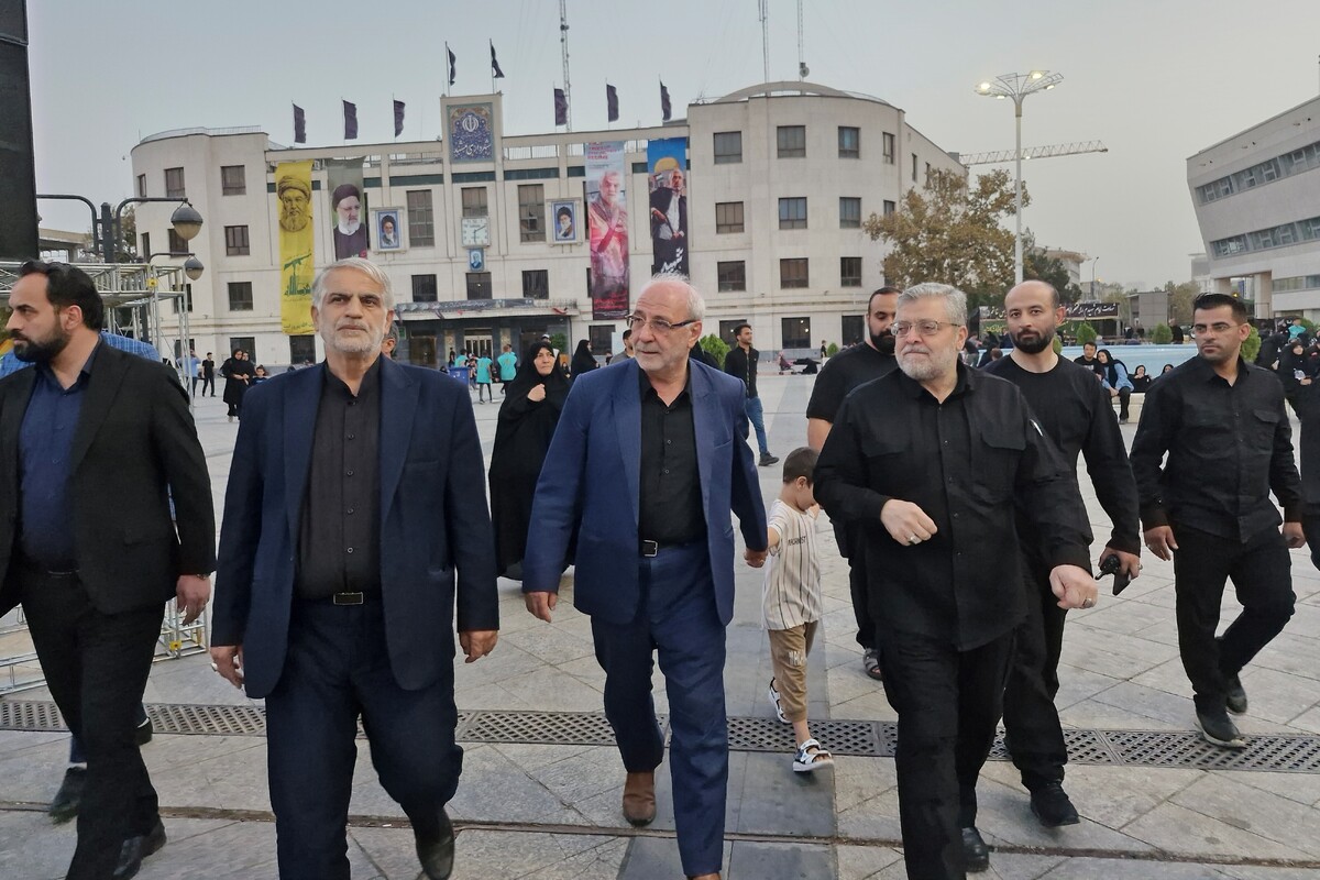 جمعی از اعضای کمیسیون اصل ۹۰ مجلس شورای اسلامی عصر امروز با حضور در ایستگاه باب‌الجواد(ع) از فاز نخست خط ۳ قطار شهری بازدید کردند.