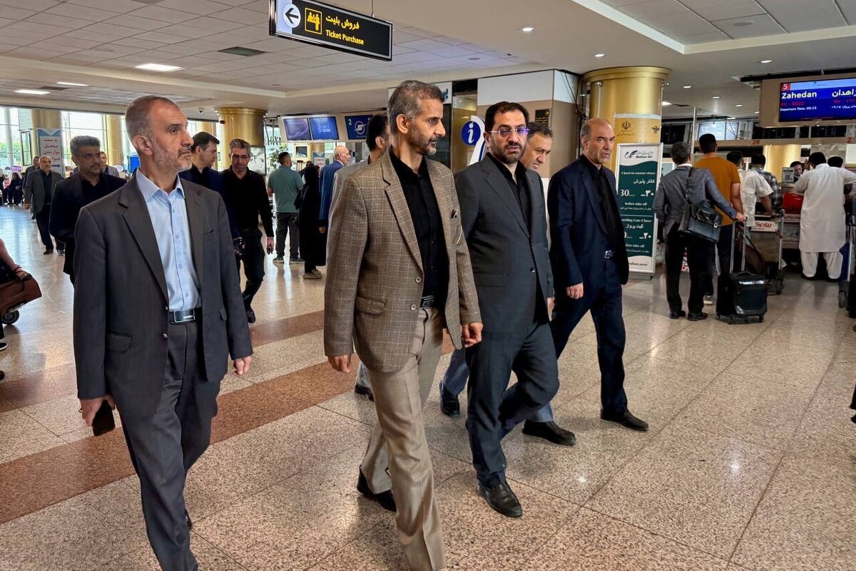 معاون برنامه‌ریزی و مدیریت منابع وزیر راه و شهرسازی صبح امروز با حضور در فرودگاه بین‌المللی شهید هاشمی‌نژاد مشهدمقدس از روند خدمت‌رسانی به زائران رضوی در ایام پایانی ماه صفر بازدید کرد.