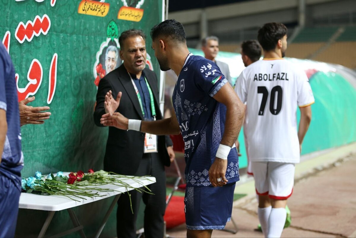 تیم چادرملوی یزد قصد دارد همچنان در تهران به میزبانی از دیگر رقبا بپردازد که این موضوع به‌شدت مورد انتقاد اهالی فوتبال در شهر یزد قرار گرفته است.