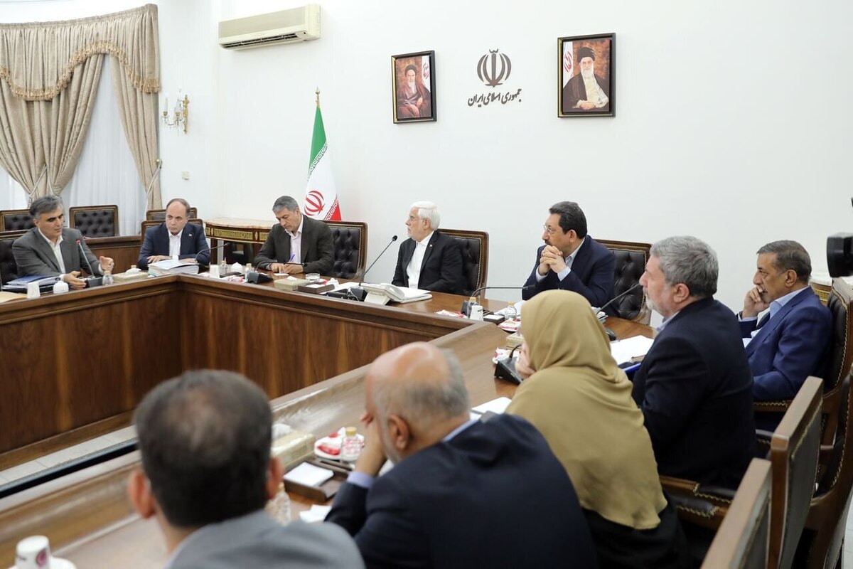 معاون اول رئیس‌جمهور با بیان این‌که «بخش خصوصی با همدلی و انسجام همیشه یاور نظام و مردم به‌ویژه در ماه‌های اخیر بوده است»، گفت: با کمک بخش خصوصی که مسئولیت توزیع کالاهای اساسی به عهده داشت، وضعیت خوبی در توزیع کالاهای مورد نیاز مردم داشتیم.