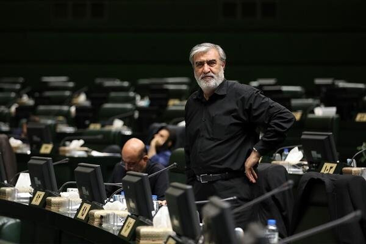 عزیزی: ایران مالکیت غیرقابل مذاکره بر جزایر و آب‌های خلیج فارس را حفظ خواهد کرد