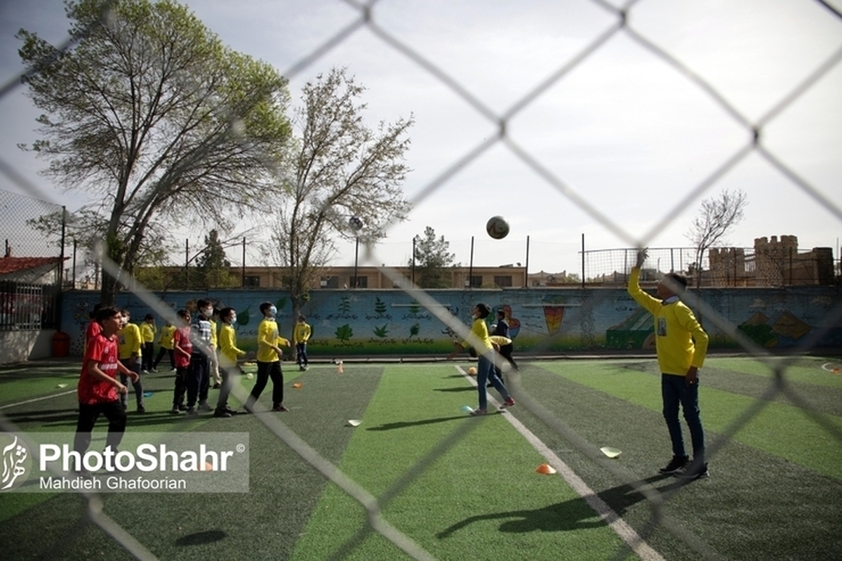 معاون تربیت‌بدنی و سلامت وزیر آموزش‌وپرورش گفت: از طریق ماده ۲۸ قانون گزینش تا این لحظه حدود هزار معلم ورزش جدید وارد چرخه جذب شده‌اند و هم‌اکنون درحال مصاحبه‌های گزینش هستند که ازاین‌میان، ۲۱۰ معلم ورزش در مدارس خراسان رضوی مشغول به خدمت خواهند شد.