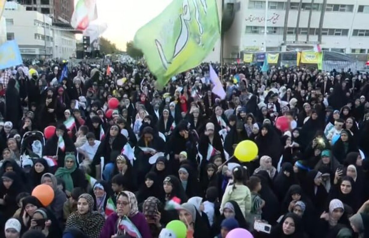 امروز هم‌زمان با نهم ربیع‌الاول و سالروز آغاز امامت امام عصر(عج)، اجتماع مردمی بیعت با صاحب‌الزمان در میدان شهدای مشهد برگزار شد. این مراسم، به همت مجمع تشکل‌های مهدوی خراسان رضوی و با حضور هزاران نفر از زائران و مجاوران حرم مطهر ضوی برگزار شد و ابوذر روحی نیز قطعاتی را برای حاضران اجرا کرد.