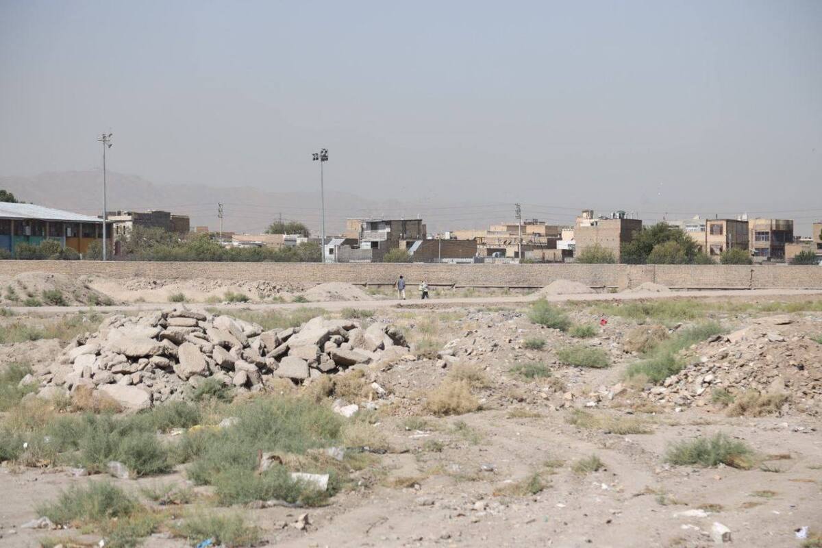 رئیس کمیسیون عمران مجلس شورای اسلامی گفت: مجلس به‌زودی جلسات مشترک با حضور وزیر کشور، وزیر راه و رؤسای سازمان‌های مسئول همچون بازآفرینی را درباره حاشیه شهر مشهد تشکیل خواهد داد تا تعیین‌تکلیف اراضی آستان قدس و آغاز پروژه با سرعت بیشتری انجام شود.