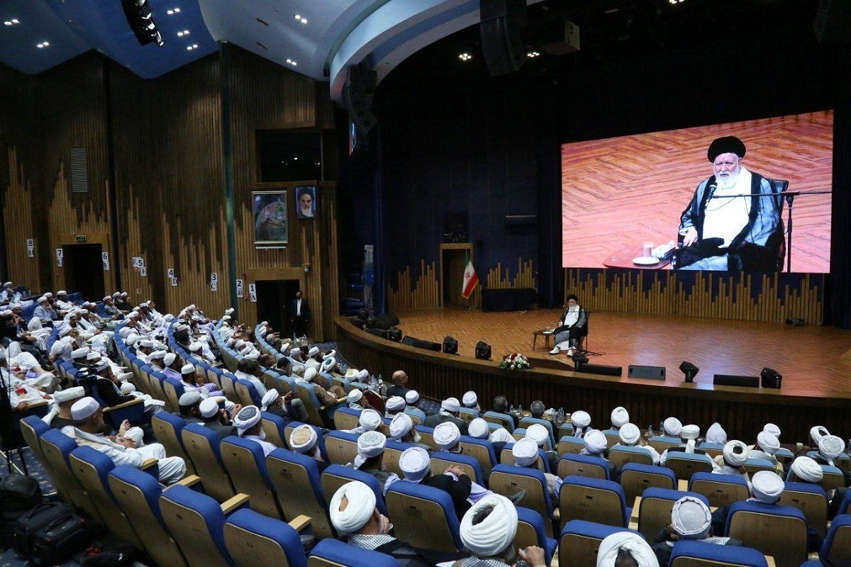 نماینده ولی فقیه در خراسان رضوی بر ضرورت «وحدت سنی‑شیعه» به‌عنوان کلید مقابله با تهدیدات خارجی و کاهش نفوذ غرب تأکید کرد و گفت:  اختلافات فقهی نباید منجر به جدایی یا دشمنی شود، چرا که دشمنان از طریق تفرقه‌افکنی سعی در شکست اتحاد امت اسلامی دارند.