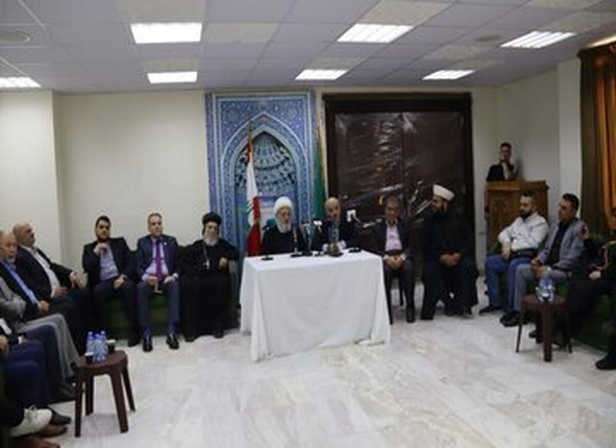 معاون رئیس مجلس اعلای اسلامی شیعیان لبنان از رئیس جمهور و نخست وزیر این کشور خواست که در تصمیم اشتباه دولت برای موافقت با طرح ارتش برای «انحصار سلاح در دست دولت» تجدید نظر کنند.