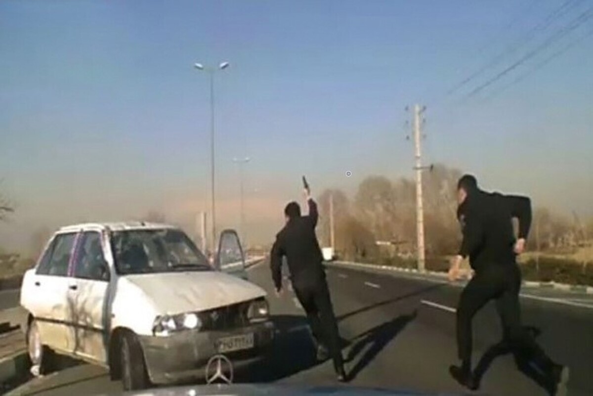 ویدئویی از عملیات قاطع پلیس در تعقیب خودرو‌های سرقت را مشاهده می‌کنید.