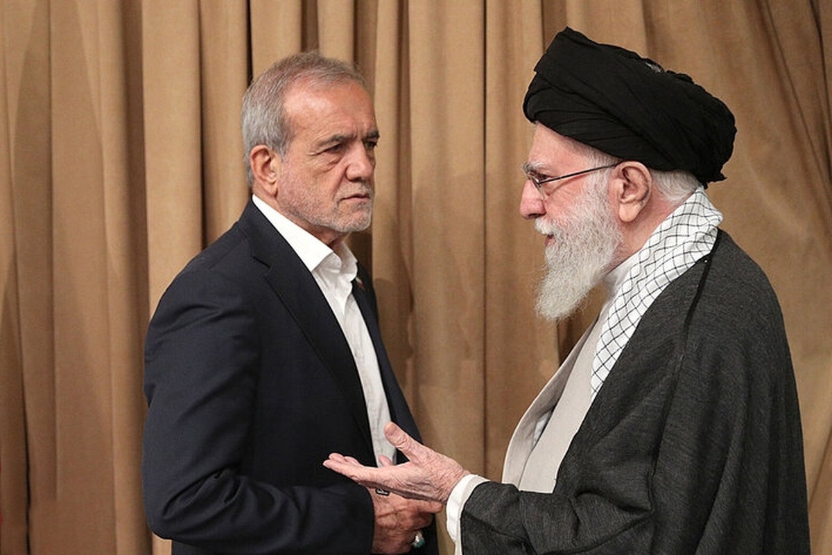 عصر امروز ۱۶ شهریور ۱۴۰۴ رئیس‌جمهور و اعضای هیئت دولت با مقام معظم رهبری دیدار کردند.