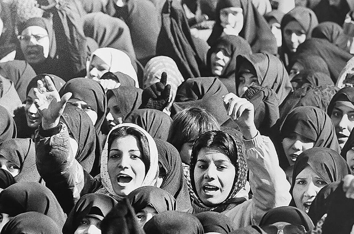 مهدی امینی کارگردان مستند «جمعه خونین» با اشاره به وجوه مختلف قیام ۱۷ شهریور درباره حضور مطالبه‌گرانه زنان صحبت کرد.