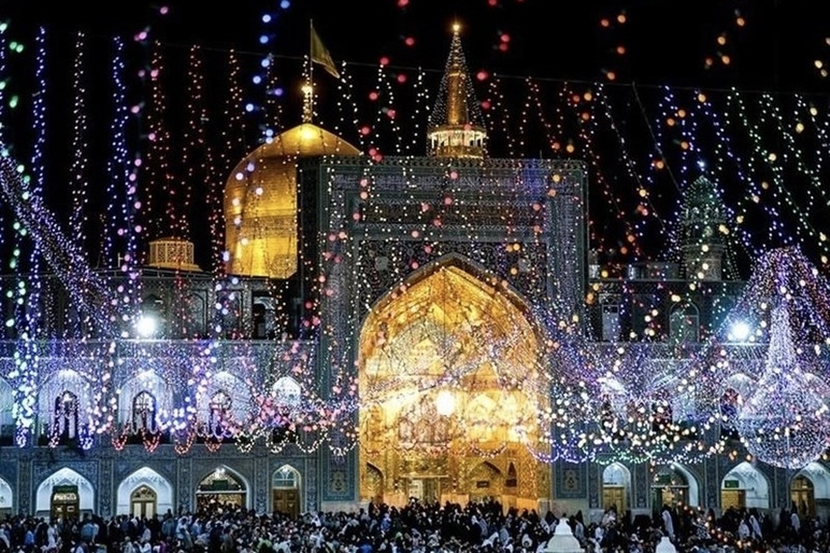 شادی و سرور شب میلاد پیامبر رحمت(ص) و امام صادق(ع) در حرم مطهر رضوی با «طلیعه رحمت»