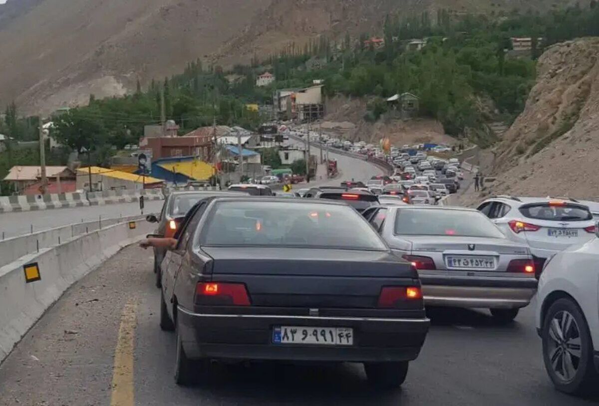 جانشین پلیس راه راهور فراجا با اشاره به افزایش چشمگیر تقاضای سفر در محورهای شمالی کشور اعلام کرد: با وجود یک‌طرفه شدن مسیر جنوب به شمال جاده چالوس و آزادراه تهران - شمال، ترافیک در این مسیرها همچنان فوق‌سنگین است.