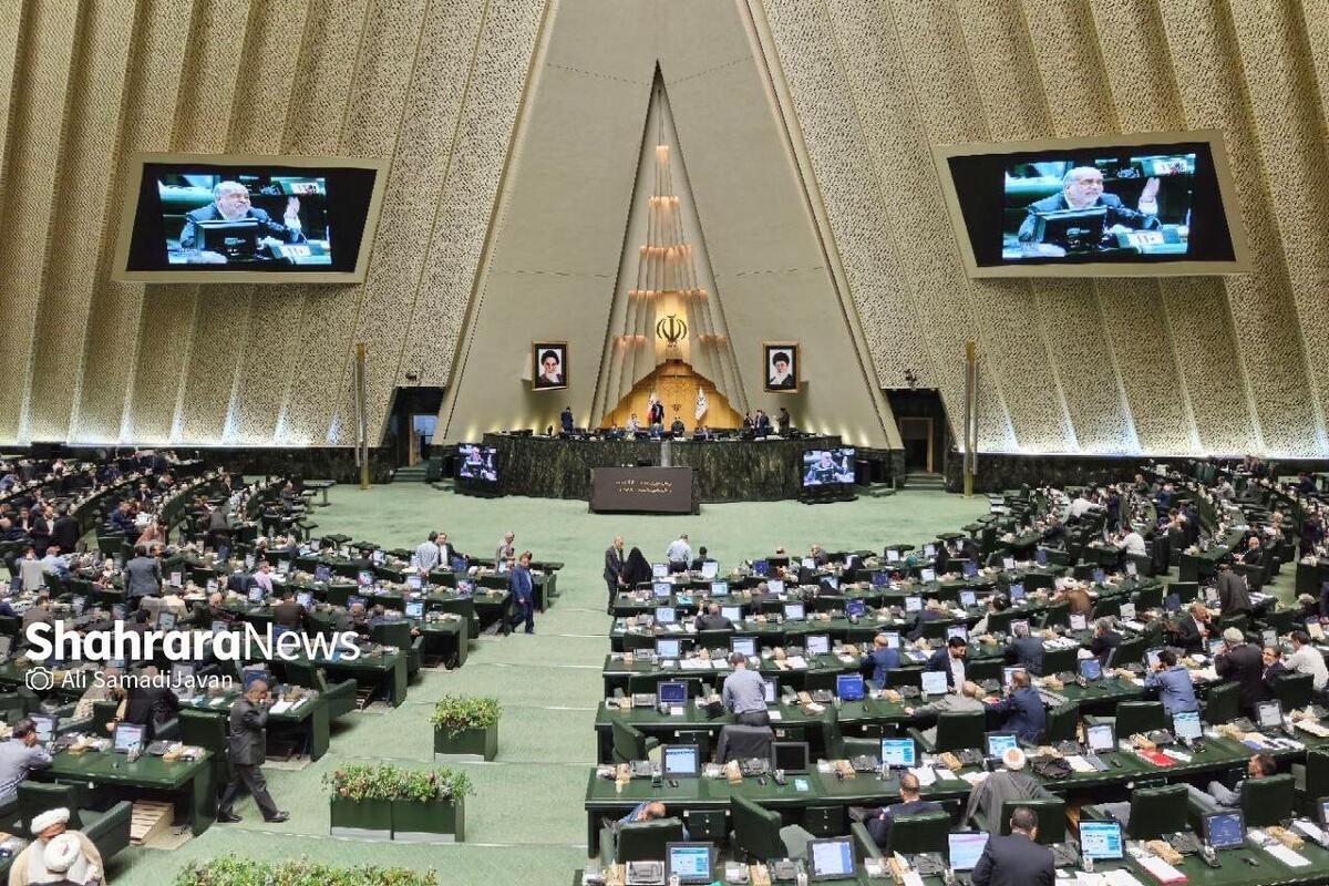 مرکز ارتباطات رسانه و امور فرهنگی مجلس شورای اسلامی در پی انتشار خبری با عنوان مجلس تا ۵ مهر تعطیل شد با صدور اطلاعیه‌ای تصریح کرد که نمایندگان مجلس شورای اسلامی وظایف متعدد قانونی از جمله حضور در حوزه انتخابیه و جلسات کمیسیون دارند و حضور در جلسات صحن علنی تنها یکی از این وظایف است.